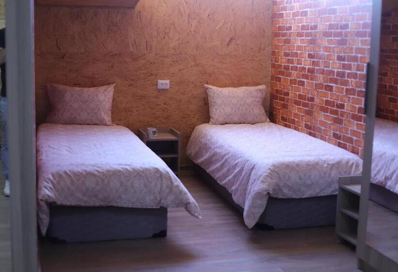 اتاق خانوادگی, Lime Hotel & Restaurant Complex