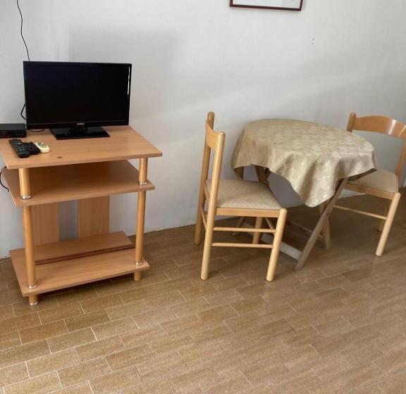 اتاق استاندارد سه نفره, Studios Annie