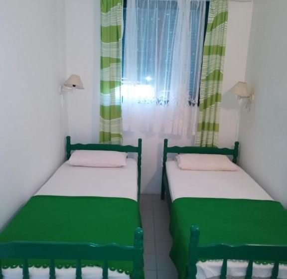 سوئیت 2 خوابه, Studios Annie