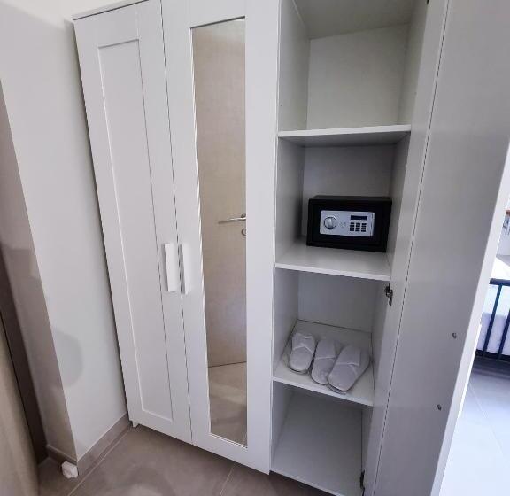 Номер Deluxe, Civico 33