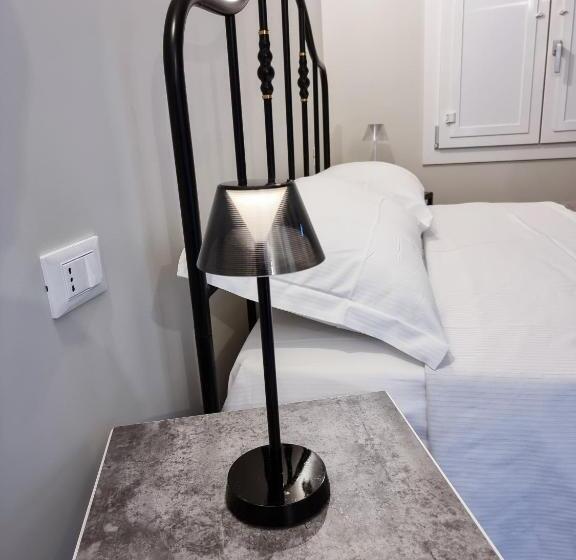 Pokój Deluxe Trzyosobowy, Civico 33