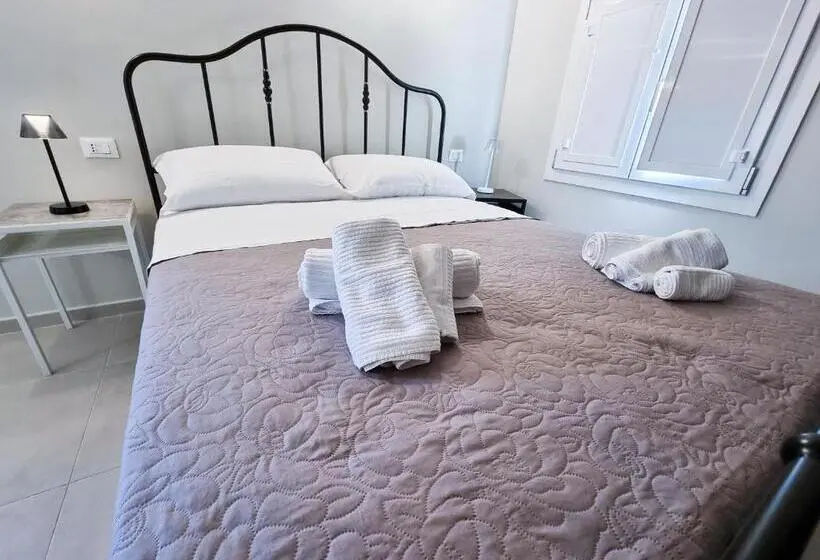 Deluxe Kolmen Hengen Huone, Civico 33