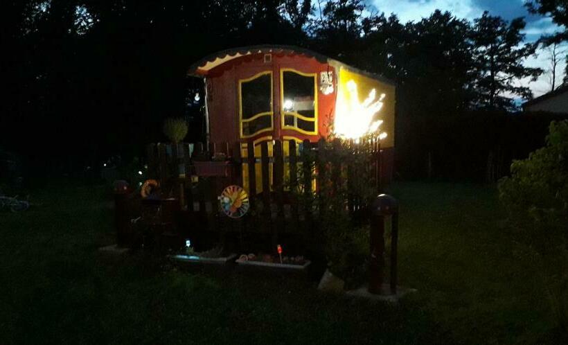 غرفة قياسية, La Roulotte Des Trois Arbres