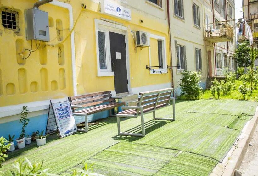 اتاق اکونومی, Hostel California