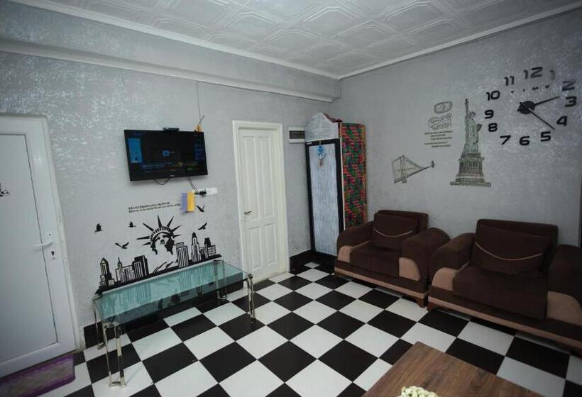 تختخواب در اتاق مشترک, Hostel California