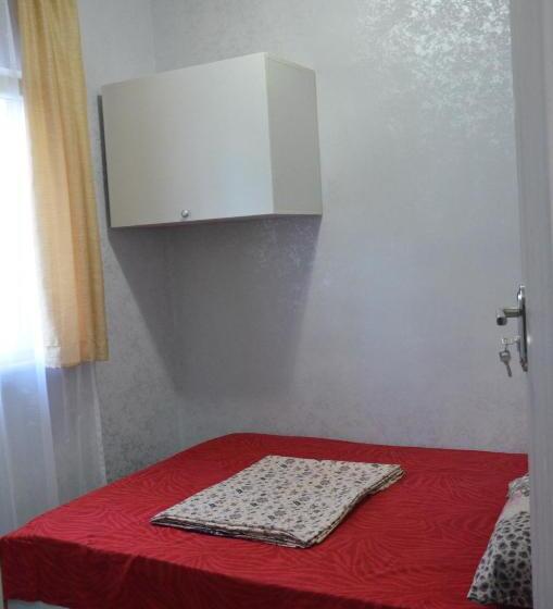 اتاق لوکس با بالکن, Hostel California