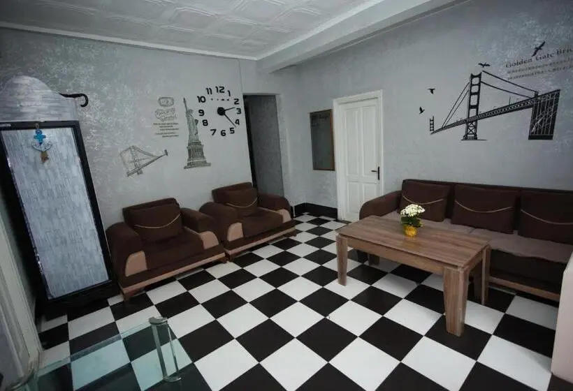 اتاق لوکس با بالکن, Hostel California