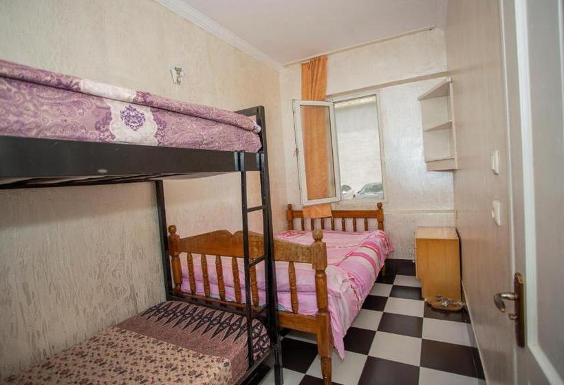 اتاق خانوادگی, Hostel California