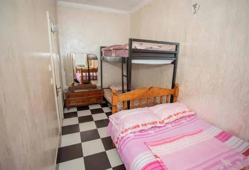 اتاق خانوادگی, Hostel California