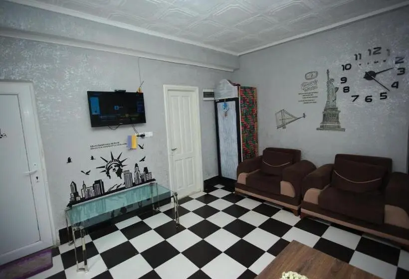 اتاق خانوادگی, Hostel California