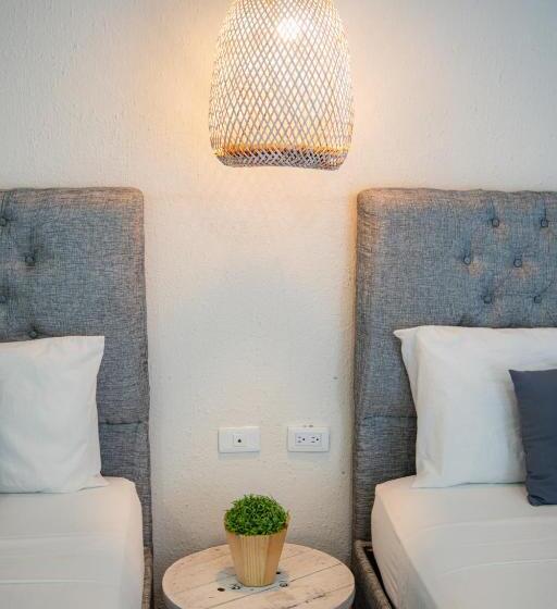 Семейный Номер, Adaz Mediterráneo