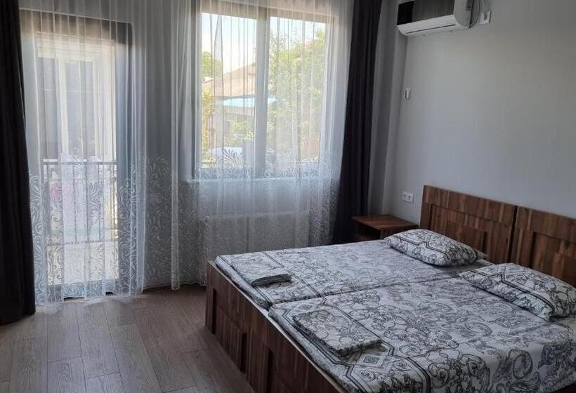 اتاق استاندارد با بالکن, French