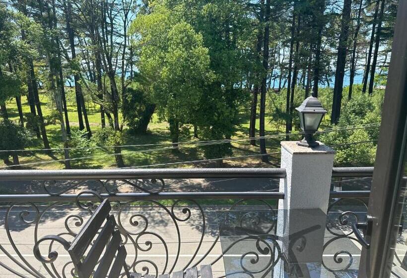 اتاق استاندارد با چشمانداز دریا, French