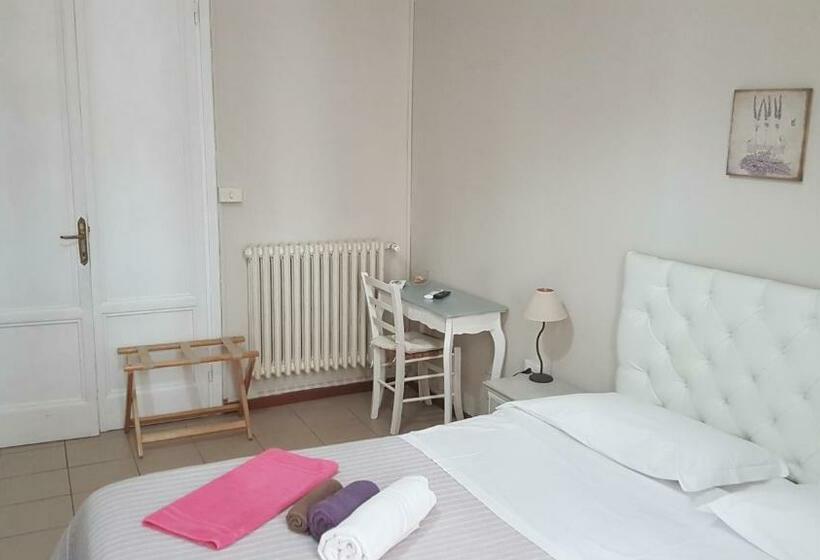 豪华三人间, Lisà