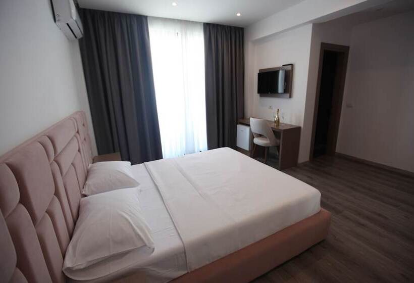 חדר סטנדרט לשלושה, Mare 2