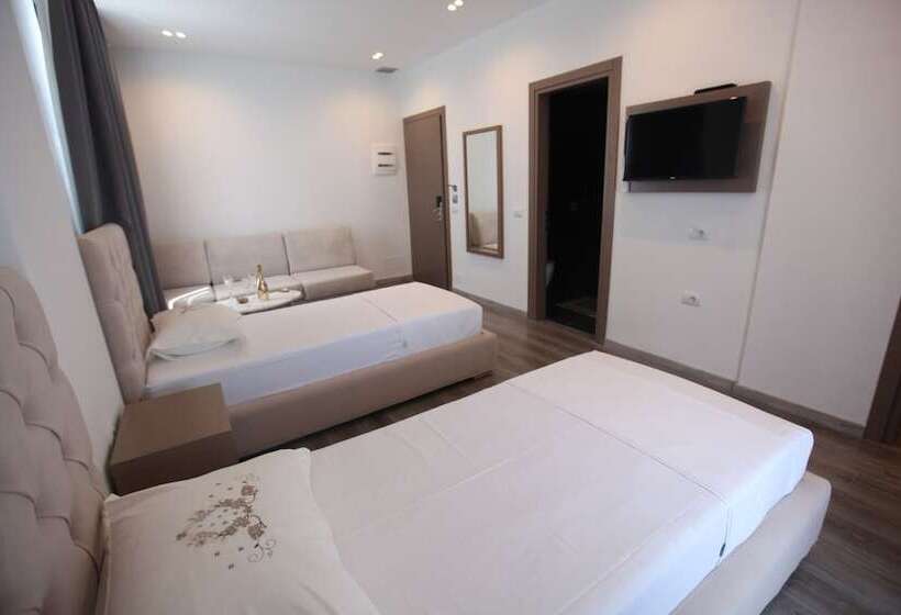 חדר משפחתי, Mare 2