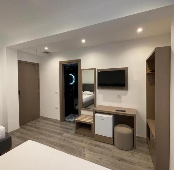 חדר סטנדרט לשלושה, Mare 2