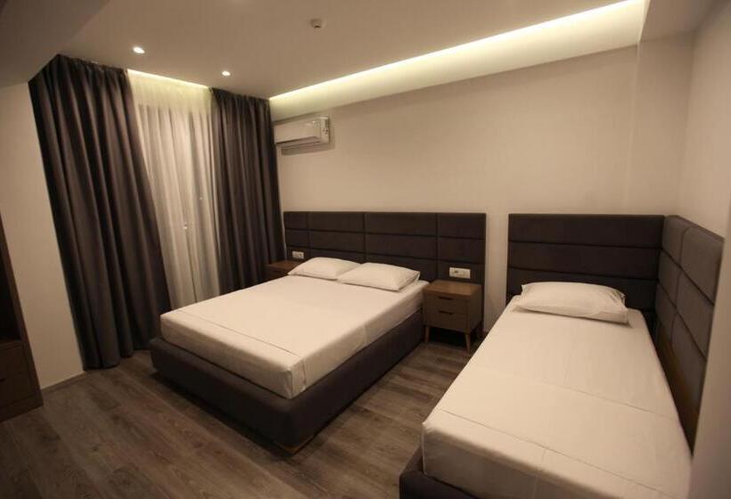 חדר סטנדרט לשלושה, Mare 2