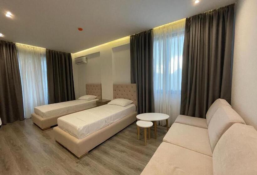 חדר משפחתי, Mare 2