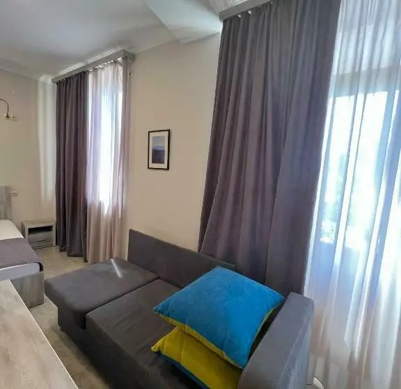 سوییت جونیور با بالکن, Menua By Horizon Hotels, Yerevan