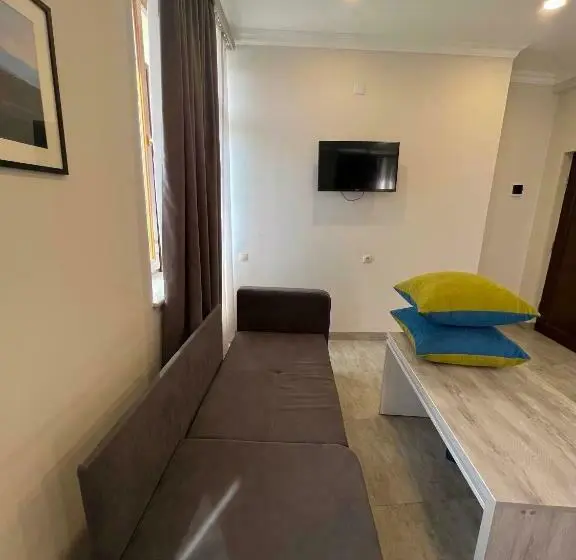 سوییت جونیور با بالکن, Menua By Horizon Hotels, Yerevan
