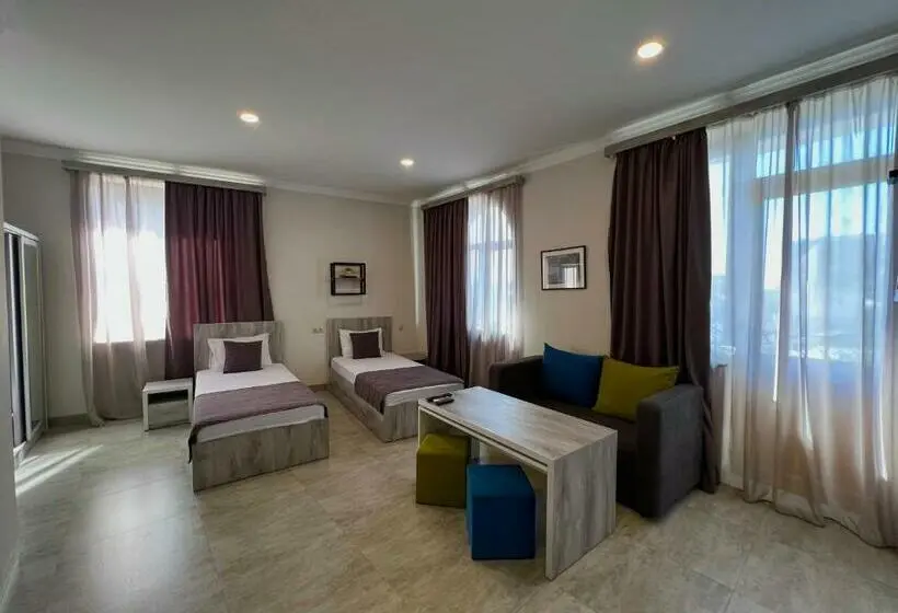 سوییت جونیور با بالکن, Menua By Horizon Hotels, Yerevan