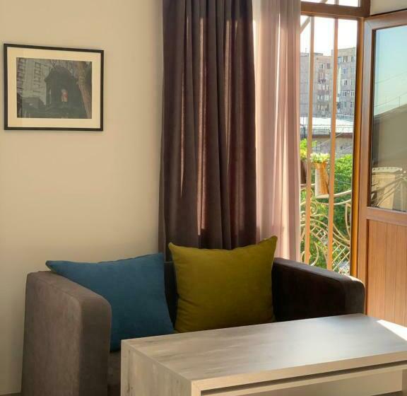 주니어 스위트 발코니, Menua