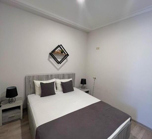 발코니가 있는 스위트, Menua