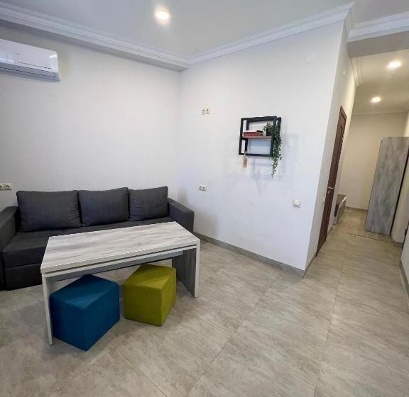 발코니가 있는 스위트, Menua