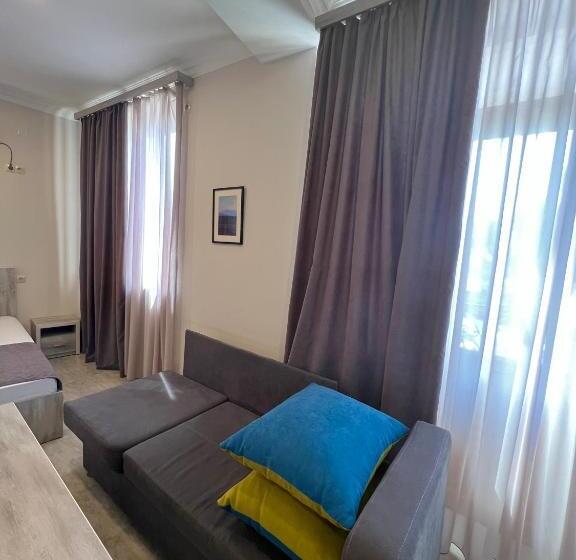 디럭스 룸, Menua