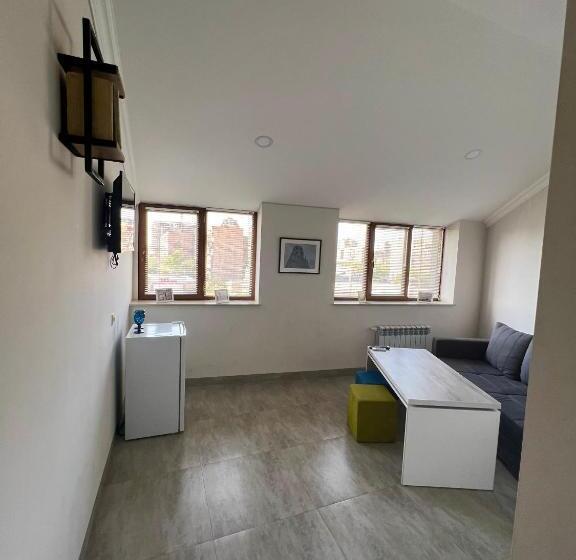 디럭스 스위트, Menua