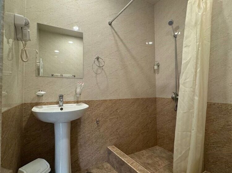 스탠다드 트리플 룸, Menua