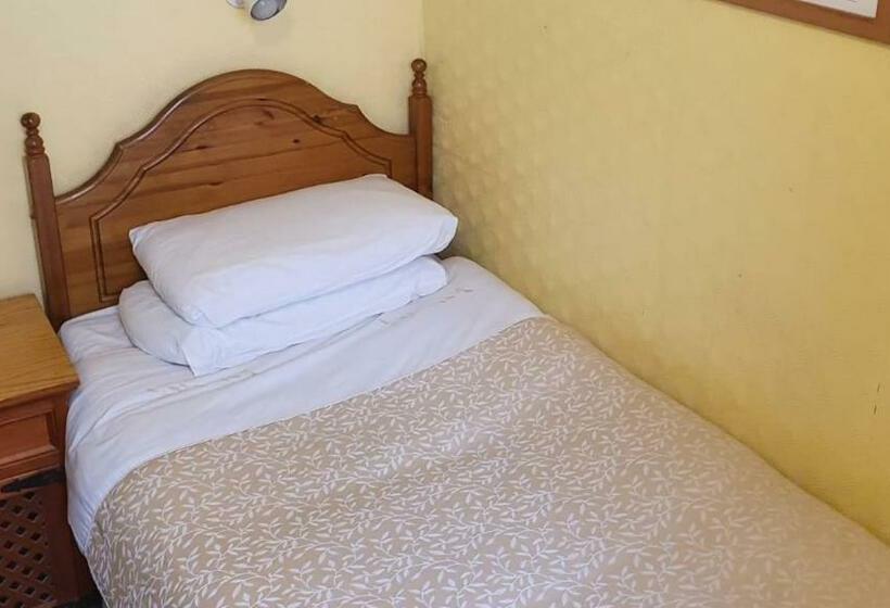 标准单人间, Station View Tavern