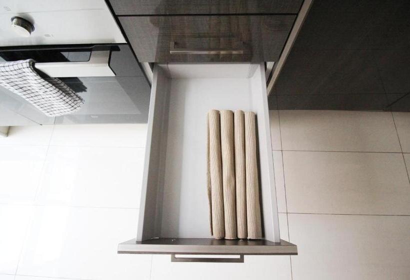 آپارتمان 2 خوابه با تراس, Oriente Dna Studios V