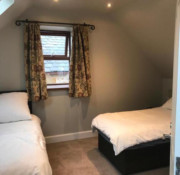 דירת שני חדרים, Kilmorie House