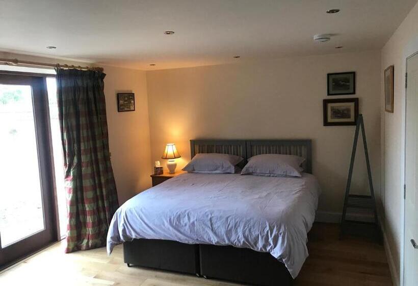 דירת שני חדרים, Kilmorie House