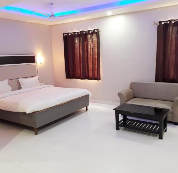 高级家庭房间, Abhilasha