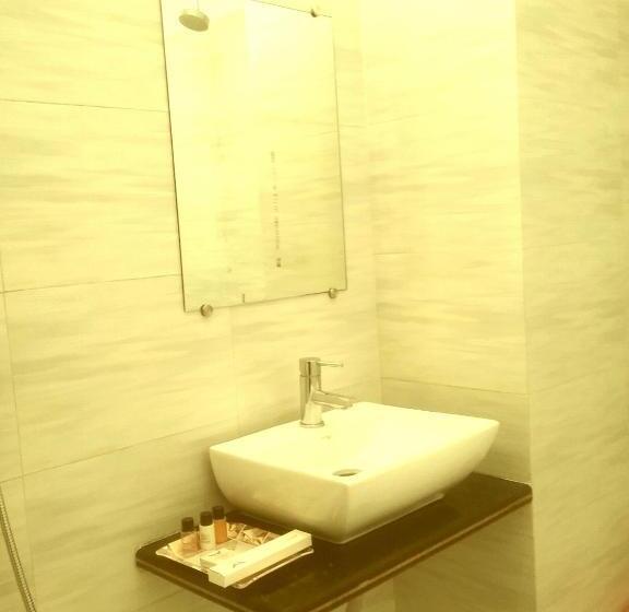 高级家庭房间, Abhilasha