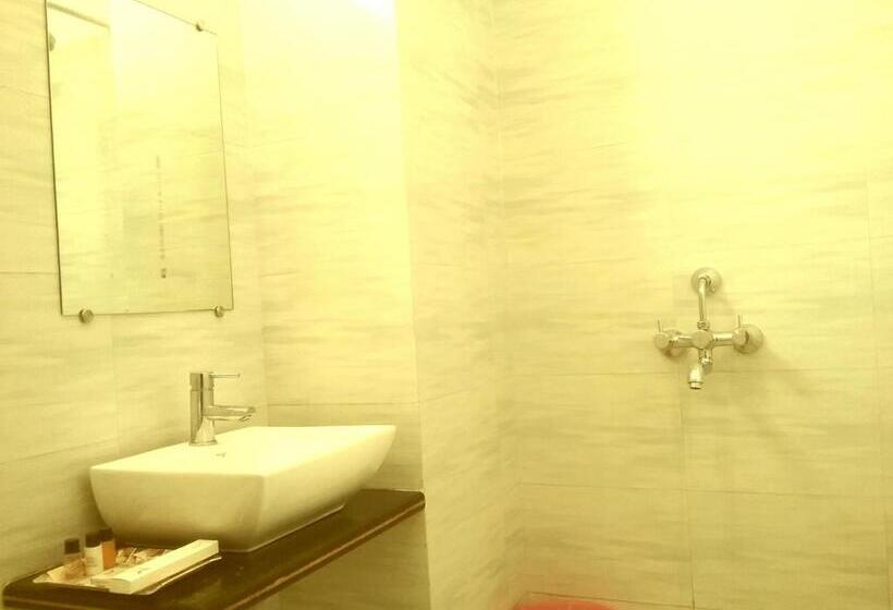 高级家庭房间, Abhilasha