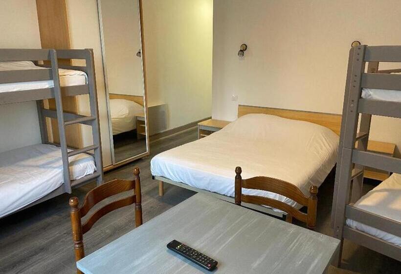 חדר משפחתי, Restaurant L Escale