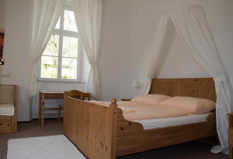 غرفة قياسية ثلاثية, Penzion Zámek Rozsochatec