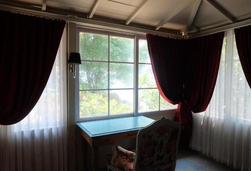 Tengerre Néző Deluxe Szoba, Villa Isabella Putri B&b