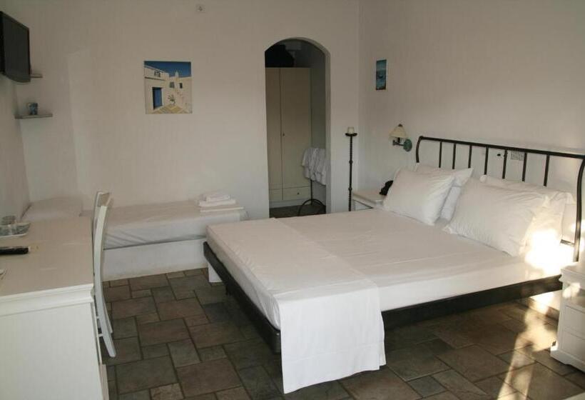 侧面海景标准三人间, Alexandros Hotel
