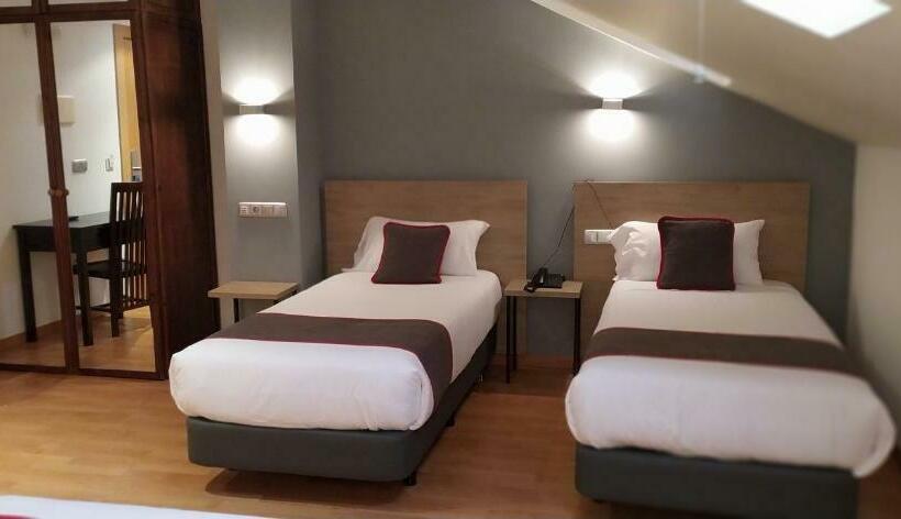 חדר סטנדרט לארבעה, Hospedium Hotel Vittoria Colonna