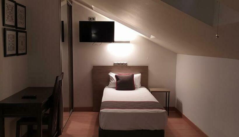 חדר סטנדרט לארבעה, Hospedium Hotel Vittoria Colonna