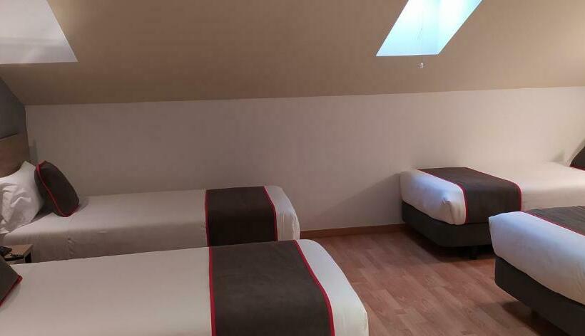 חדר סטנדרט לארבעה, Hospedium Hotel Vittoria Colonna