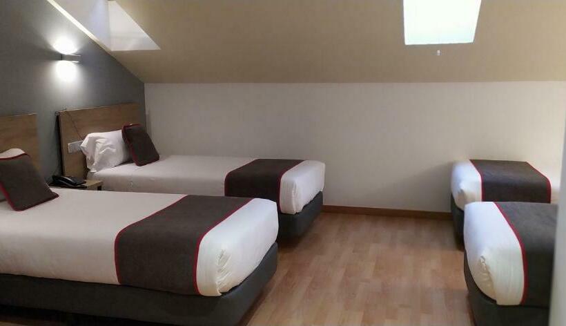 Четырехместный Номер Стандарт, Hospedium Hotel Vittoria Colonna