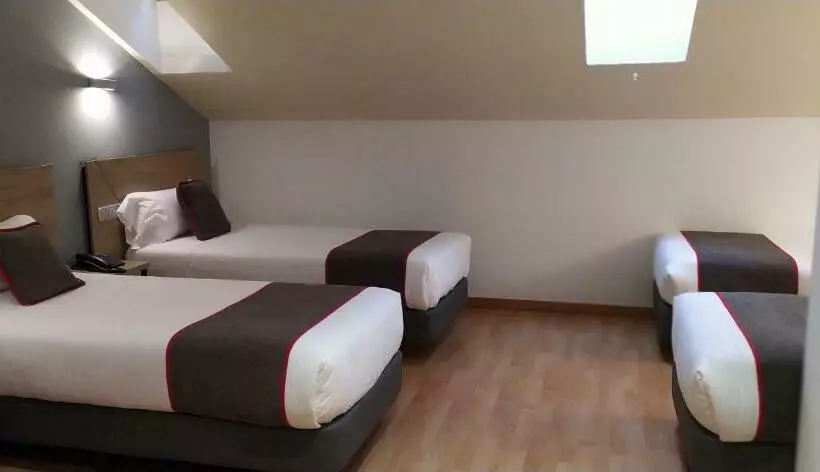 スタンダード4人部屋, Hospedium Hotel Vittoria Colonna