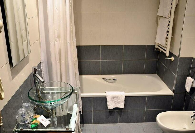 חדר סטנדרט לשלושה, Hospedium Hotel Vittoria Colonna