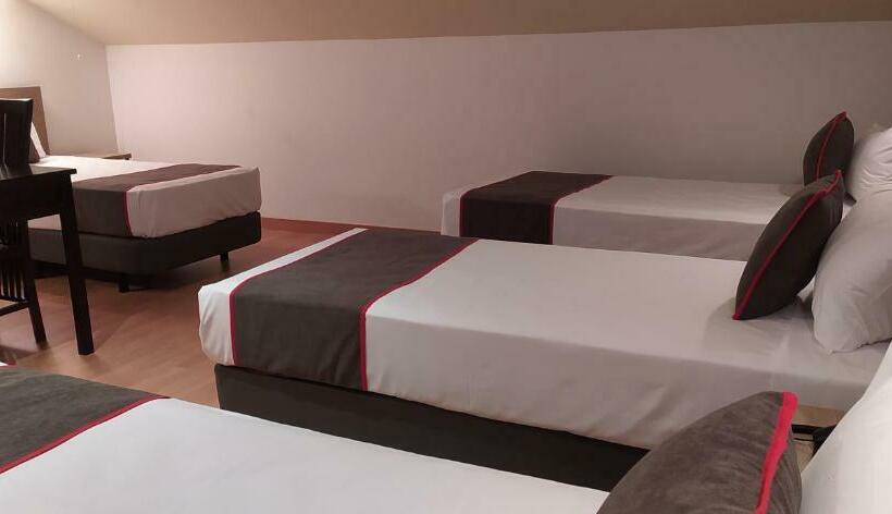 חדר סטנדרט לארבעה, Hospedium Hotel Vittoria Colonna